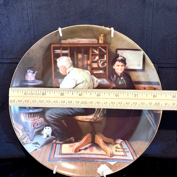 COPY - KNOWLES CHINA “Keeping Company”by Norman Rockwell - Picture 3 of 8